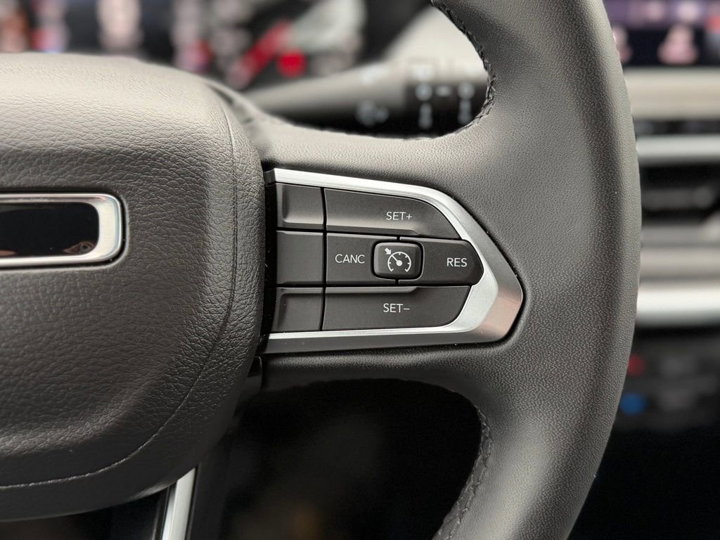 Used 2024 Jeep Compass Latitude image 13