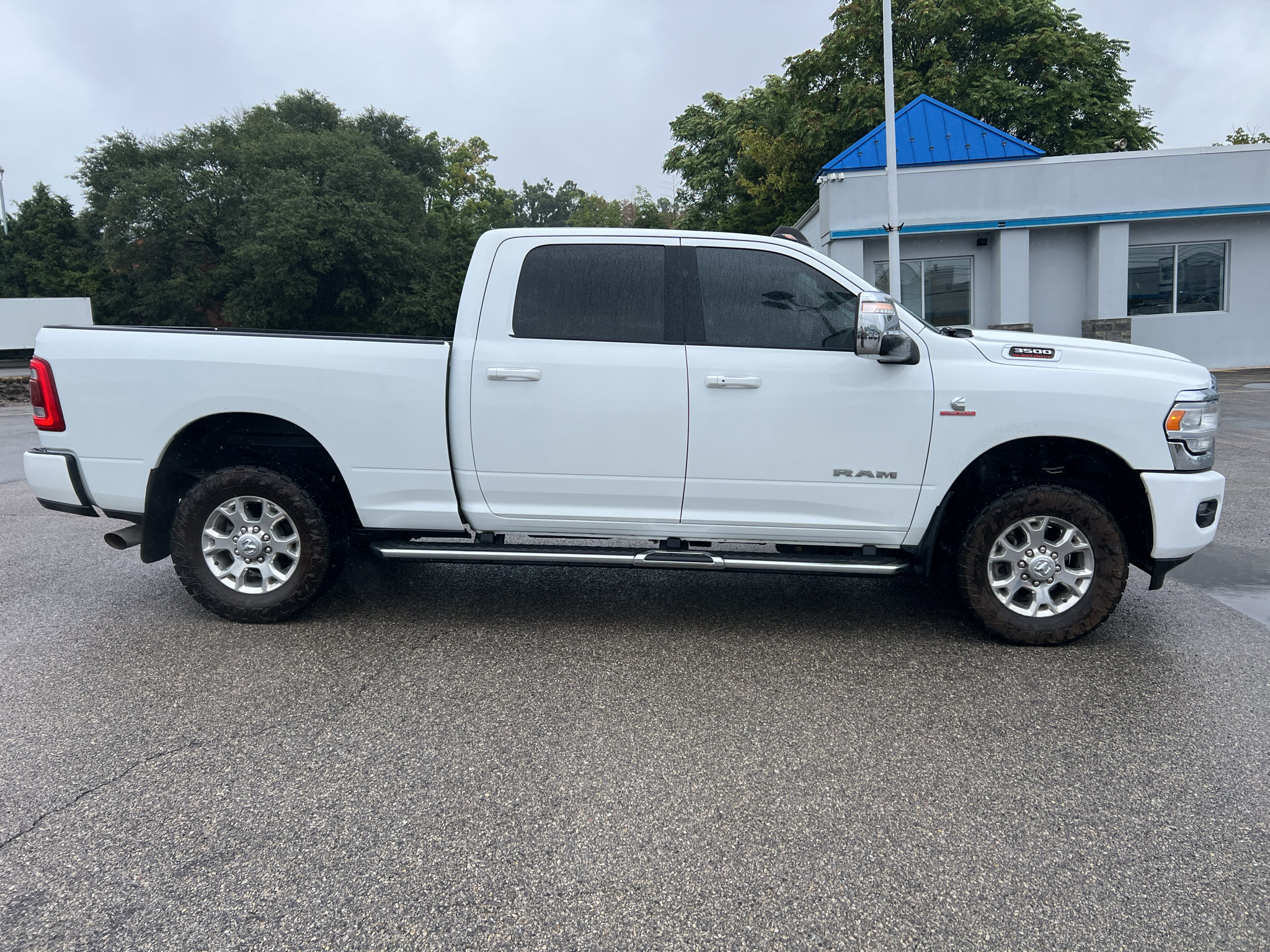 Used 2024 RAM 3500 Laramie AWD/4WD image 2
