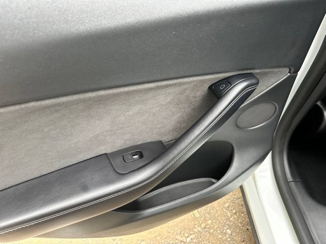 Used 2022 Tesla Model Y Long Range AWD/4WD image 14