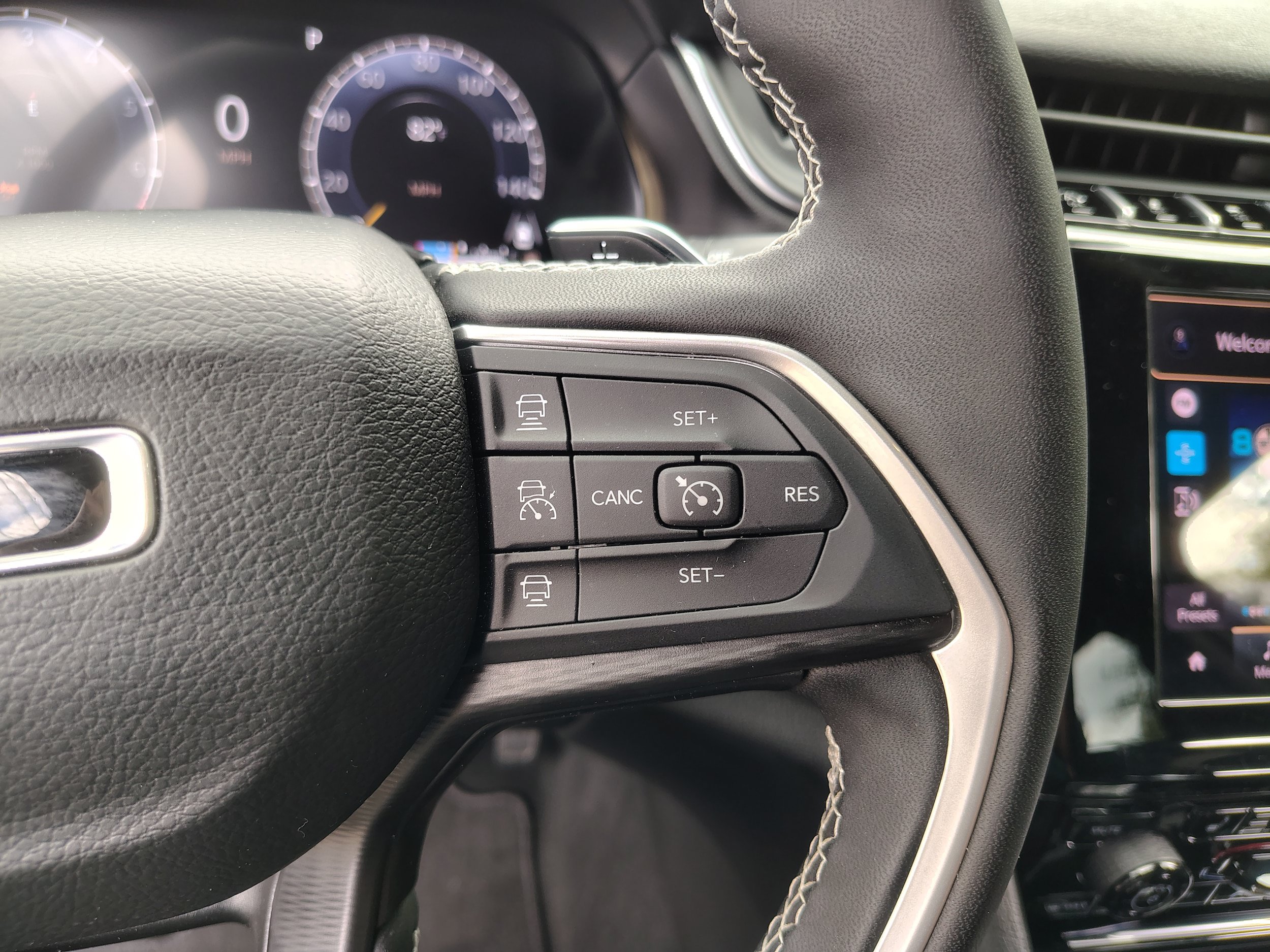 Certified 2025 Jeep Grand Cherokee Laredo X w/ Luxury Tech Group I AWD/4WD image 36