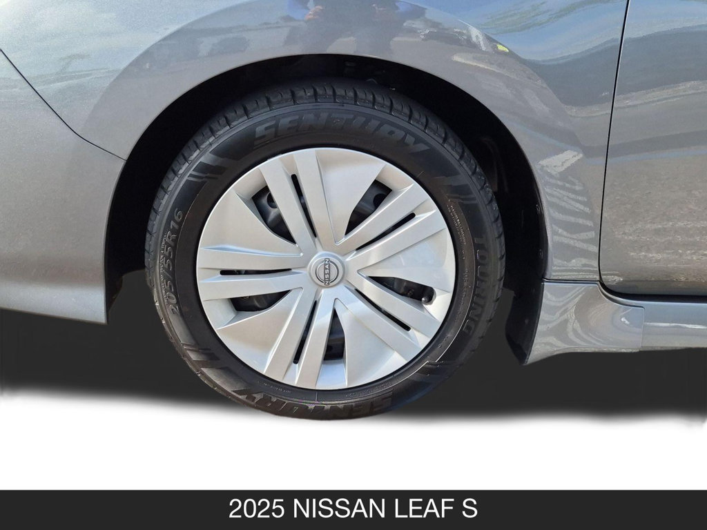 Certified 2025 Nissan Leaf S FWD image 11