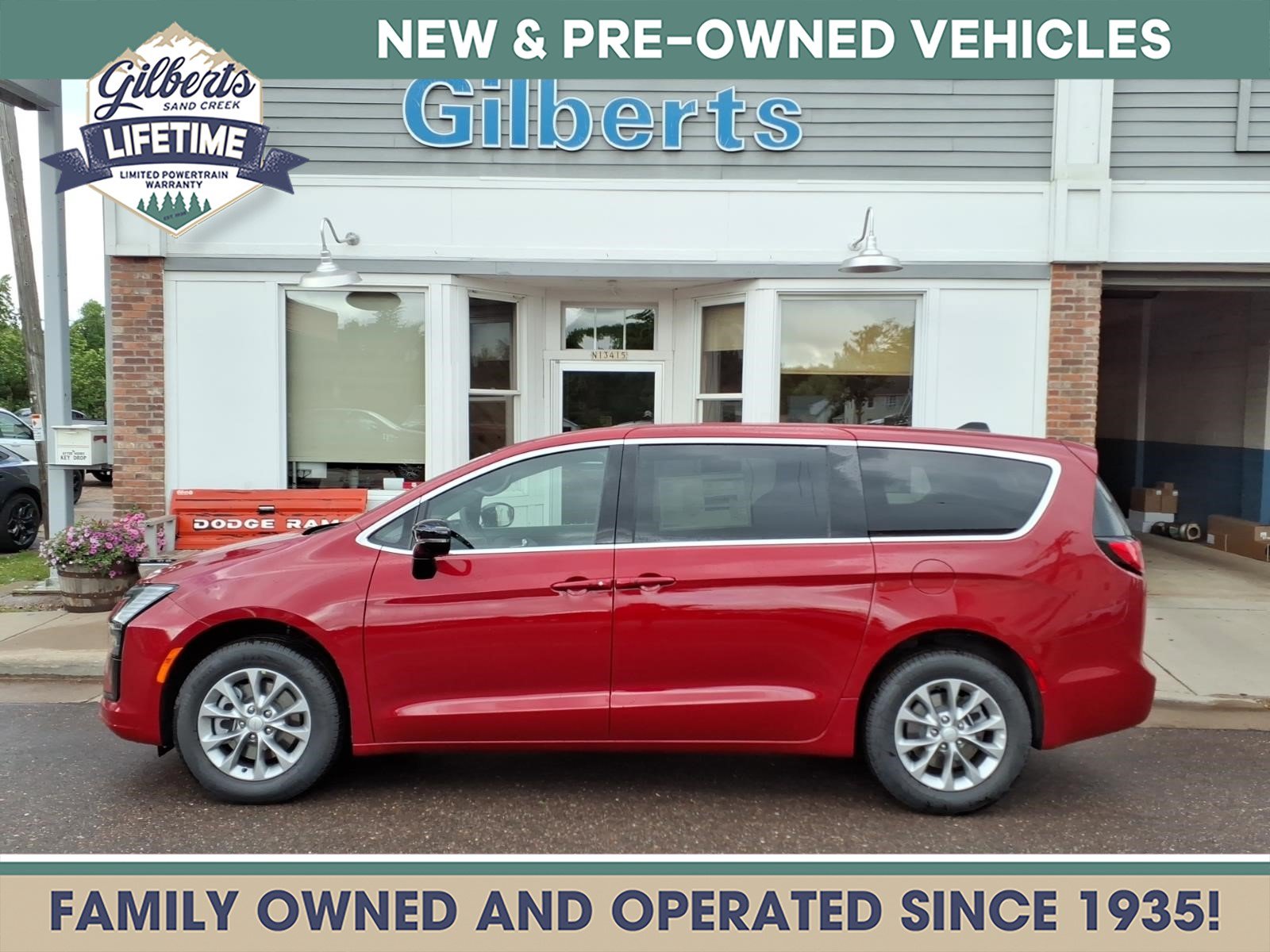 New 2027 Chrysler Pacifica Select AWD/4WD image 1