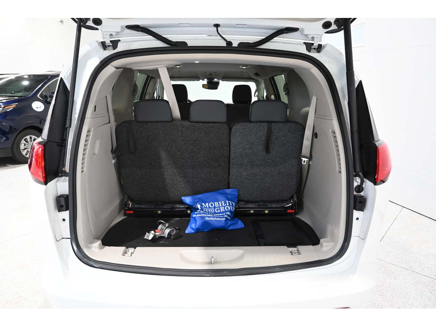 Used 2023 Chrysler Voyager LX FWD image 25
