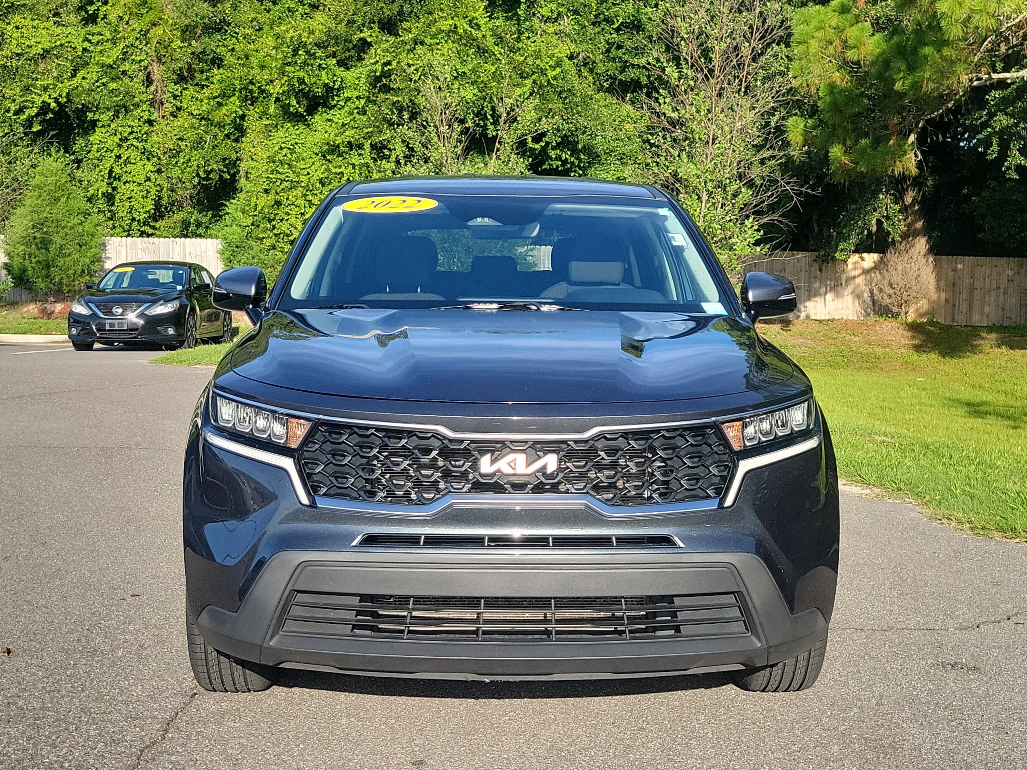 Certified 2022 Kia Sorento LX FWD image 2