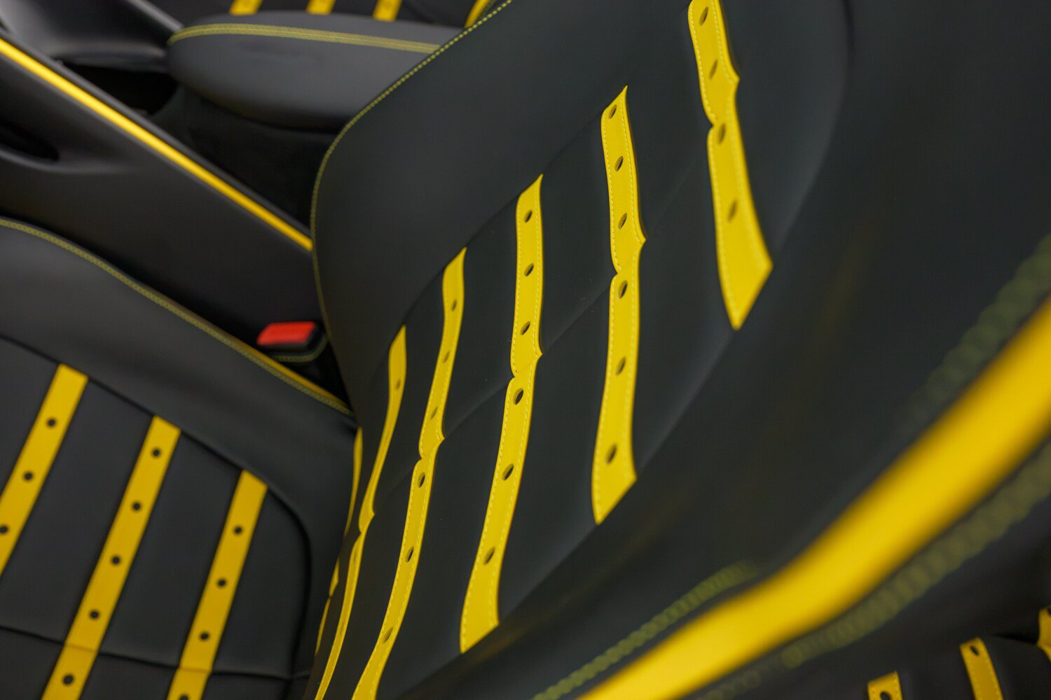 Used 2025 Ferrari Roma Spider RWD image 44