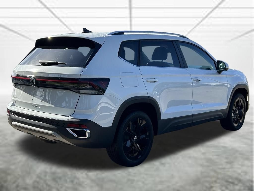 New 2026 Volkswagen Taos SE FWD image 5