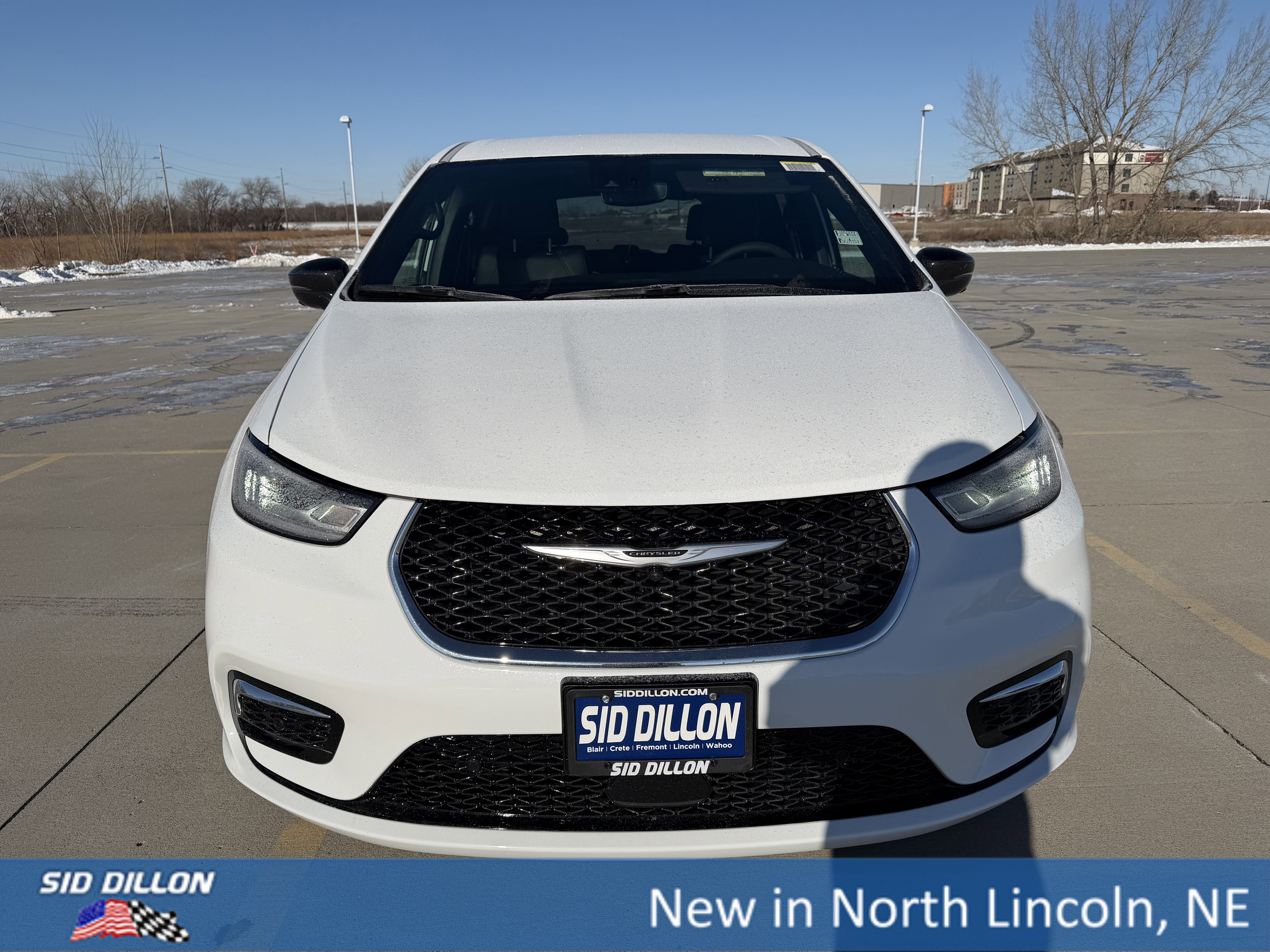 New 2026 Chrysler Pacifica Select image 3