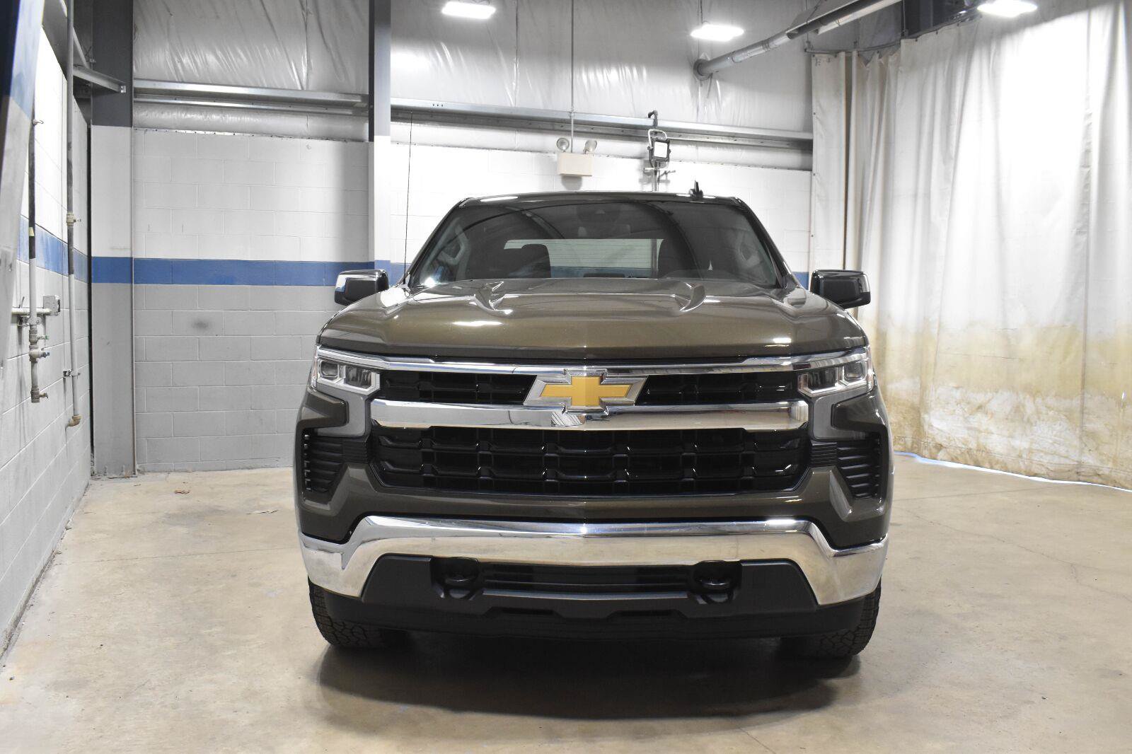 Used 2023 Chevrolet Silverado 1500 LT AWD/4WD image 27