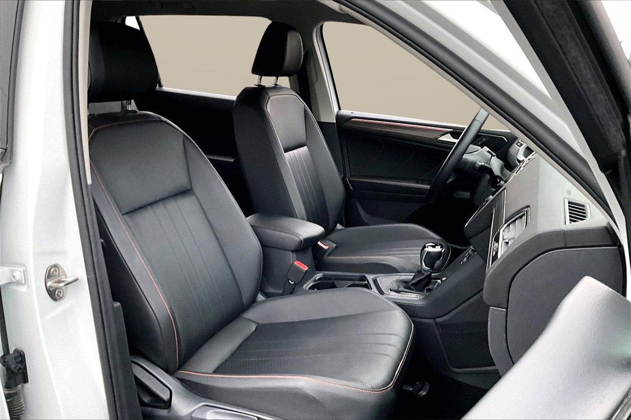 Used 2024 Volkswagen Tiguan SE image 21