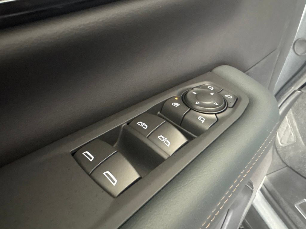 Used 2025 GMC Yukon AT4 w/ AT4 Premium Plus Package AWD/4WD image 20