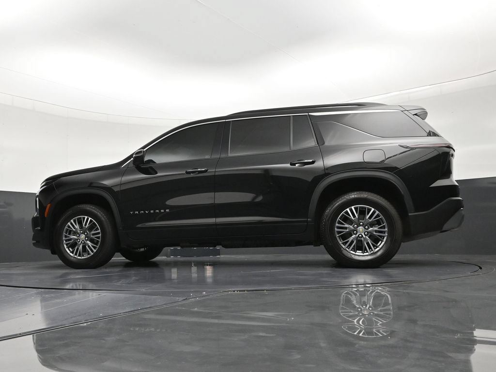 Used 2025 Chevrolet Traverse LT FWD image 21