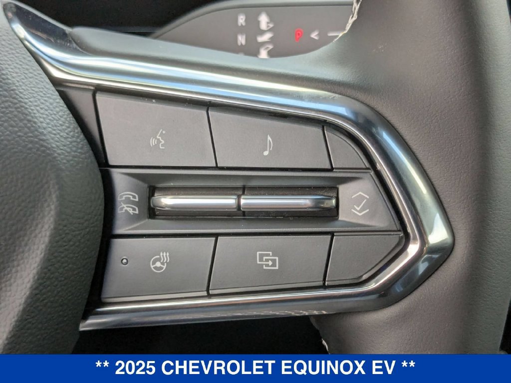 New 2025 Chevrolet Equinox EV LT AWD/4WD image 18