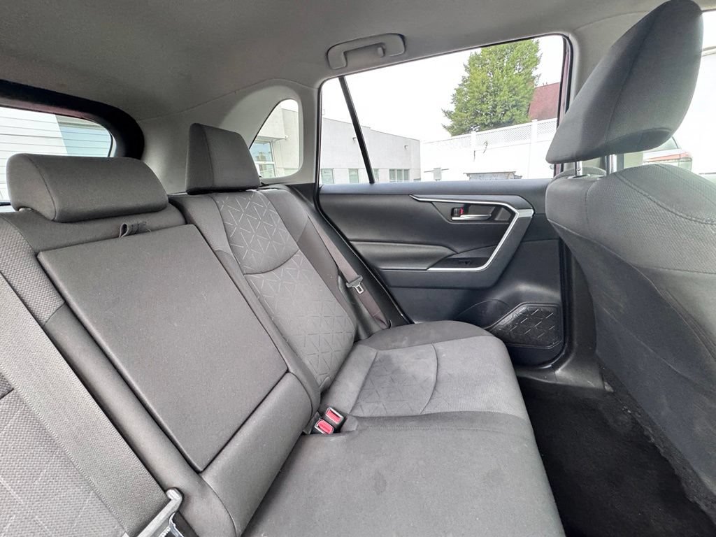 Used 2019 Toyota RAV4 XLE AWD/4WD image 21