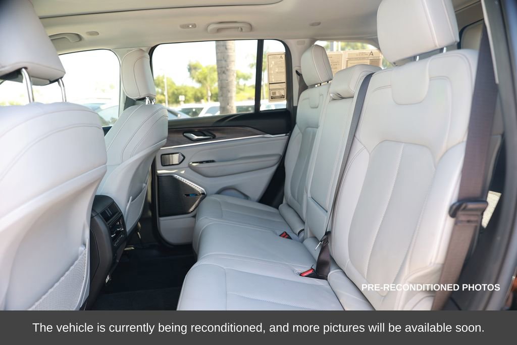 Used 2022 Jeep Grand Cherokee Overland image 34