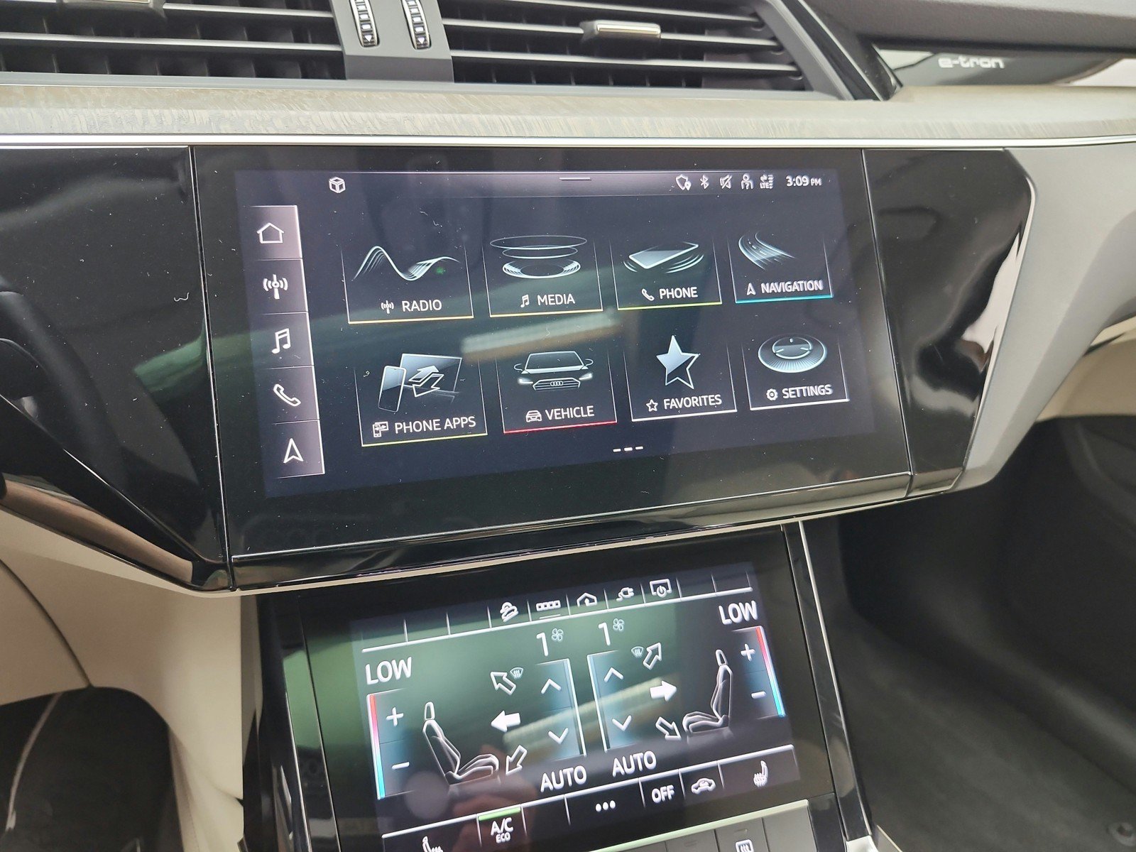 Used 2022 Audi e-tron Premium AWD/4WD image 10