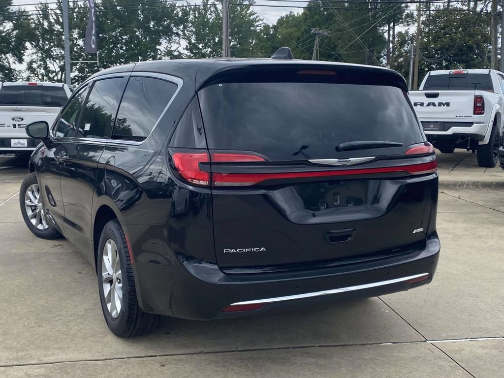 New 2026 Chrysler Pacifica Select AWD/4WD image 4