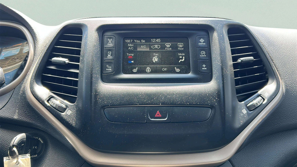 Used 2018 Jeep Cherokee Latitude w/ Altitude Package AWD/4WD image 10