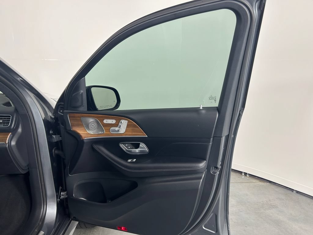 Used 2025 Mercedes-Benz GLS 450 4MATIC image 24