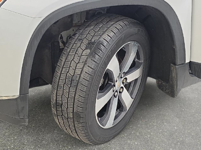 Used 2021 Chevrolet Traverse LT w/ LT Premium Package AWD/4WD image 32
