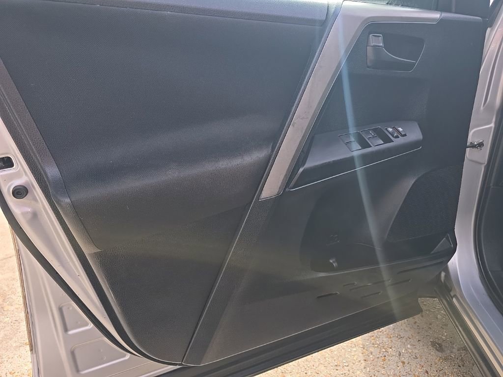 Used 2017 Toyota RAV4 LE image 31