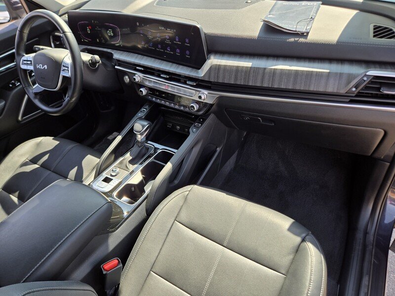 Certified 2025 Kia Telluride EX w/ EX Captain's Chair Package FWD image 19