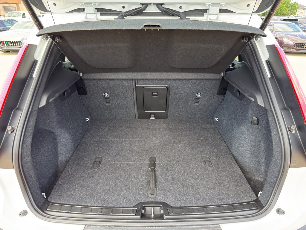 Used 2023 Volvo XC40 B4 Ultimate FWD image 27