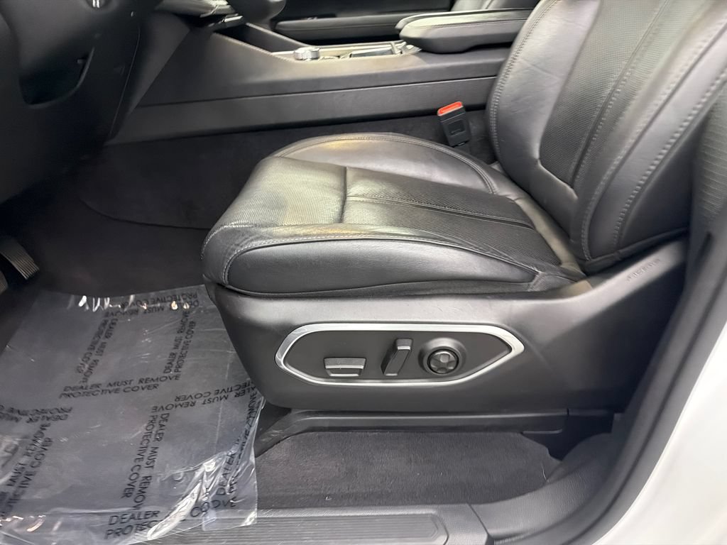 Used 2024 Jeep Wagoneer L Series II w/ Flexible Seating Group RWD image 10