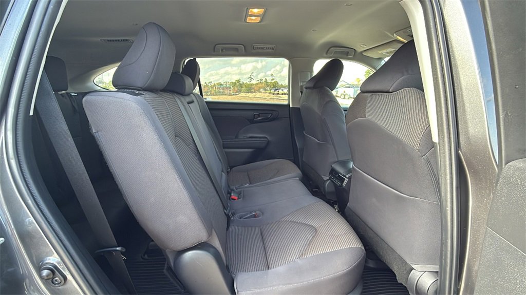 Used 2023 Toyota Highlander LE image 31