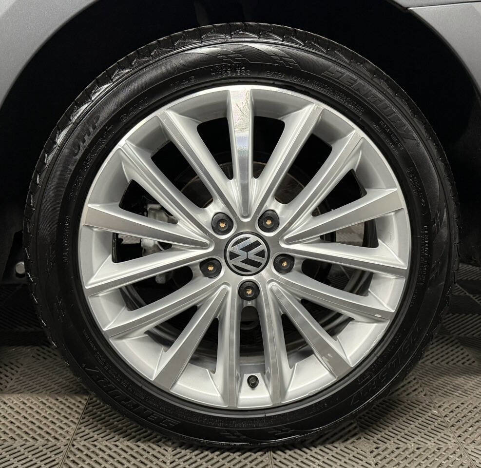 Used 2012 Volkswagen Jetta SEL image 25