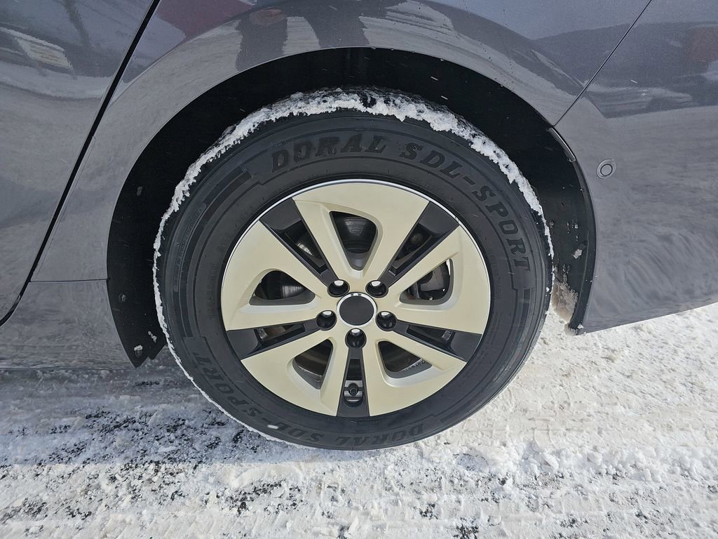 Used 2019 Toyota Prius L Eco image 30