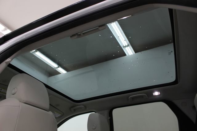Used 2023 Land Rover Discovery Sport SE image 36