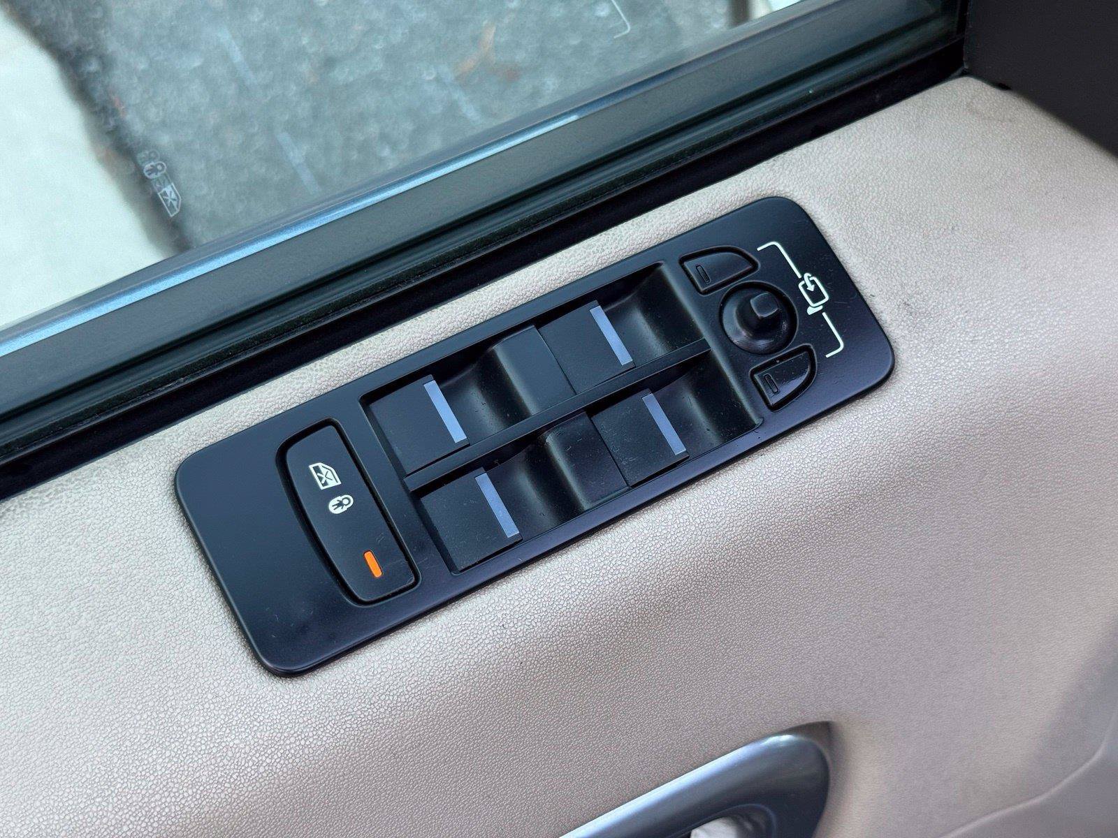 Used 2018 Land Rover Discovery Sport HSE AWD/4WD image 17