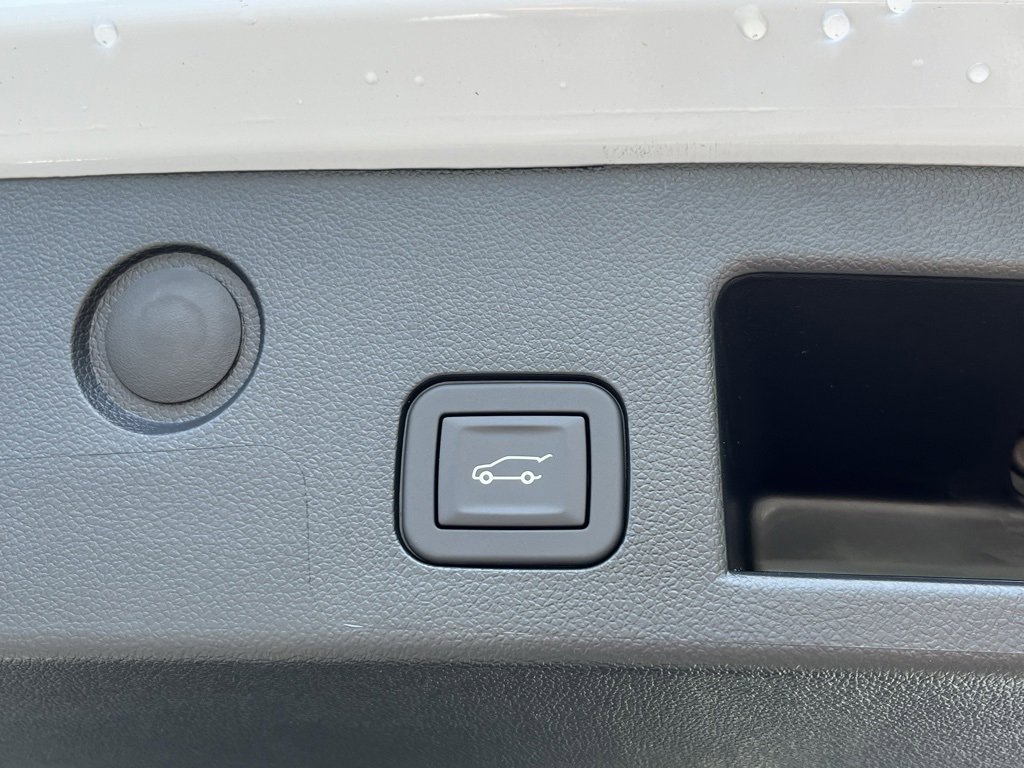 New 2026 Chevrolet Equinox ACTIV w/ Convenience Package III image 17