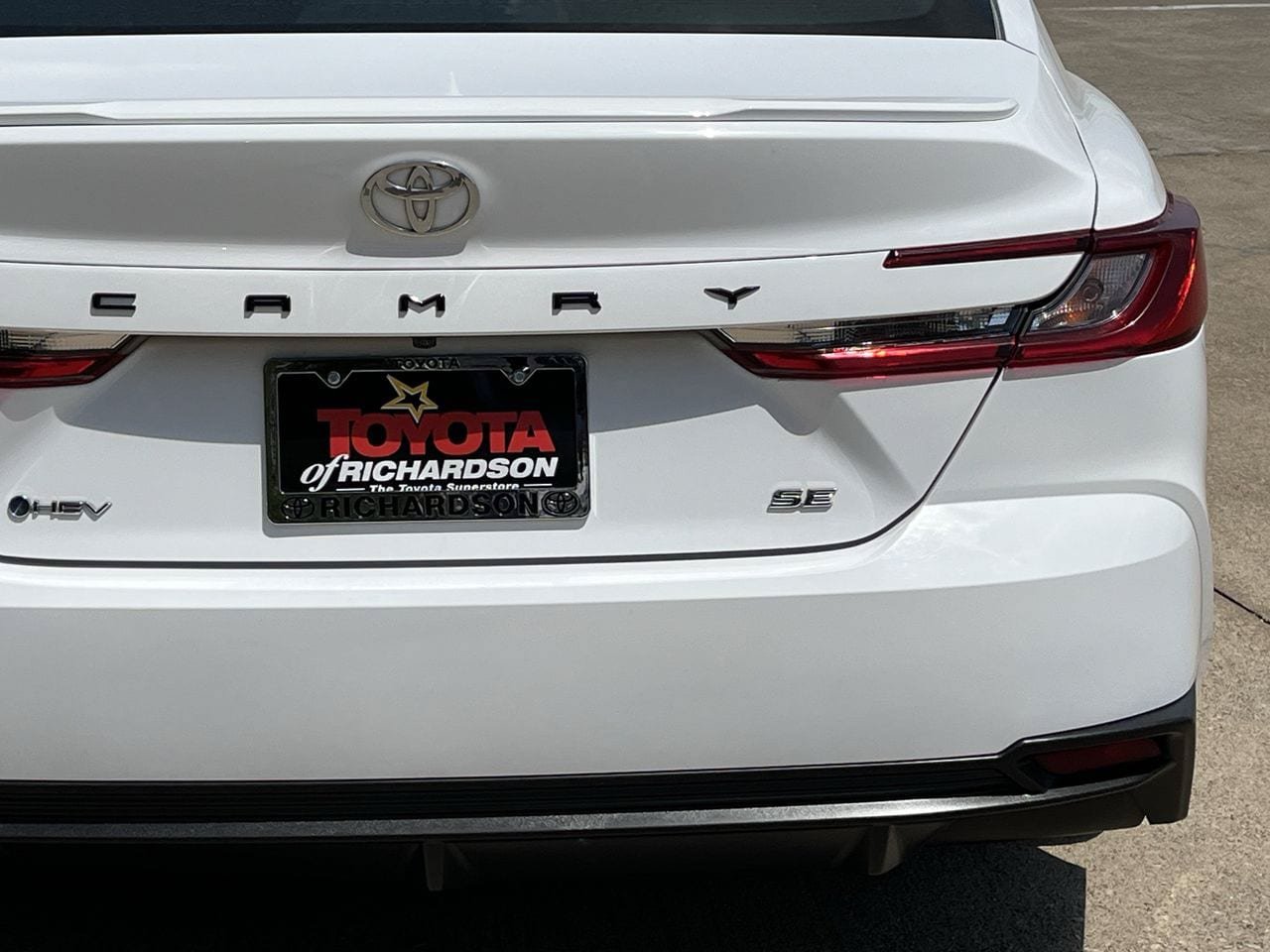 Used 2025 Toyota Camry SE FWD image 6