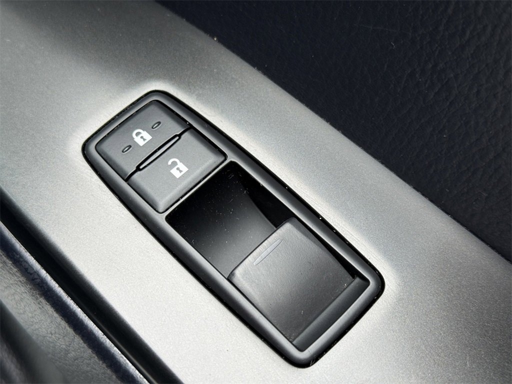 Used 2023 Lexus GX 460 Premium w/ Accessory Package image 22