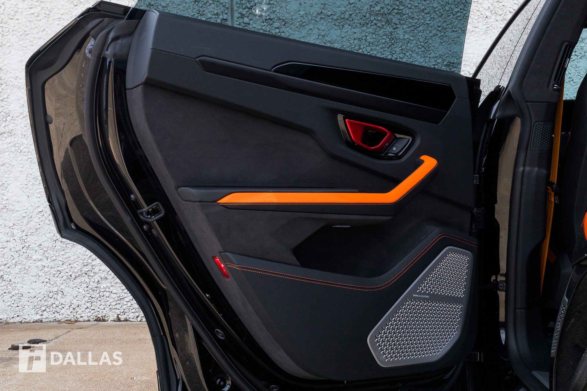 Used 2025 Lamborghini Urus SE image 30