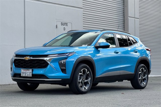 Used 2025 Chevrolet Trax LT w/ Driver Confidence Package image 8