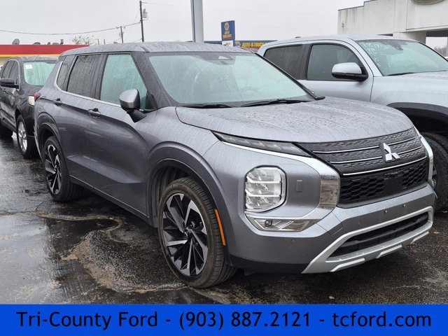 Used 2024 Mitsubishi Outlander SE image 1