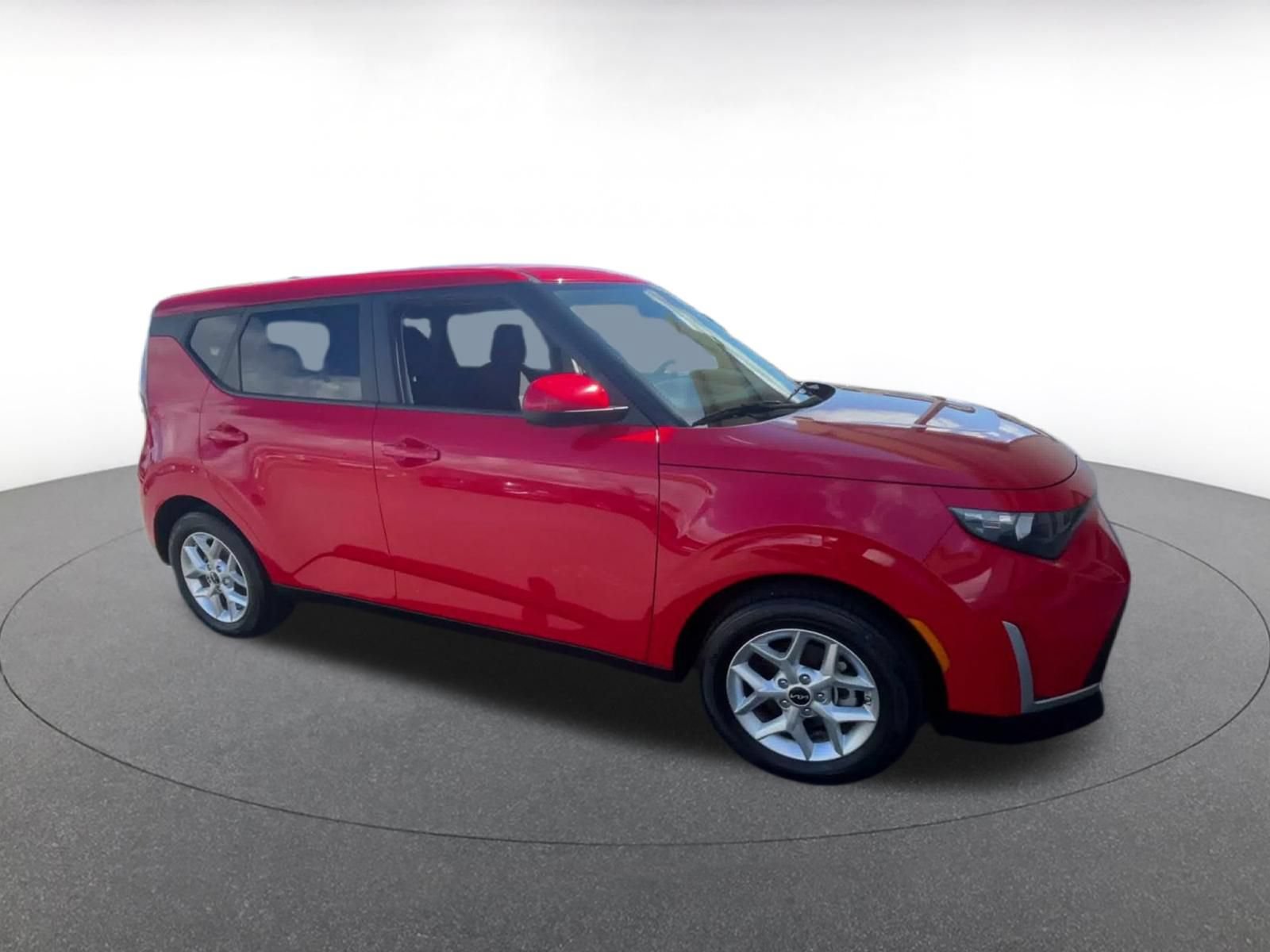 Used 2025 Kia Soul LX w/ LX Technology Package FWD image 2