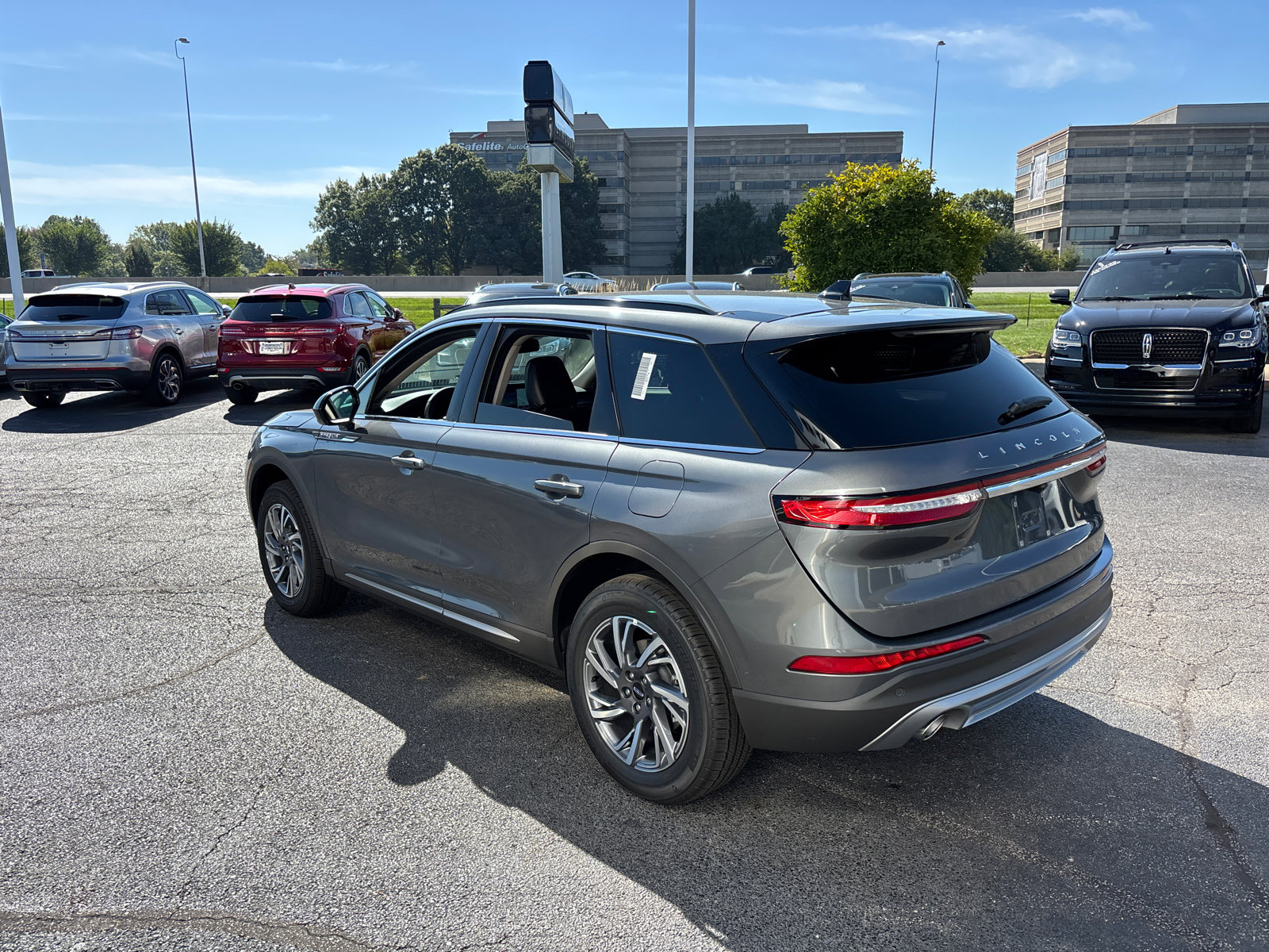 New 2026 Lincoln Corsair Premiere image 5