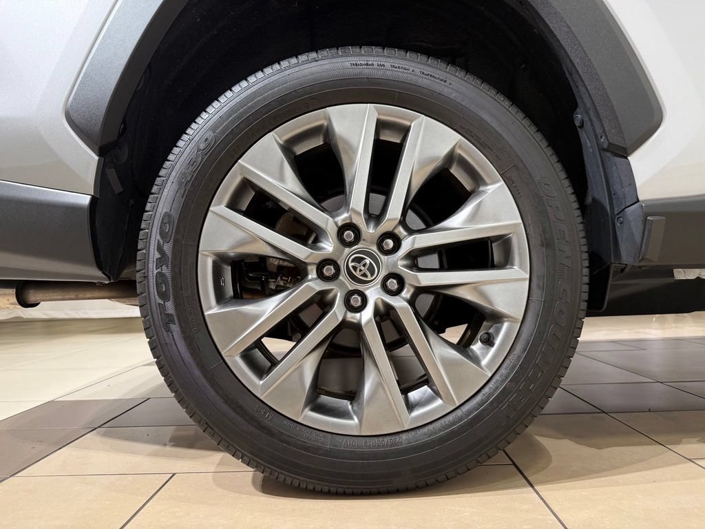 Used 2022 Toyota RAV4 XLE Premium AWD/4WD image 9