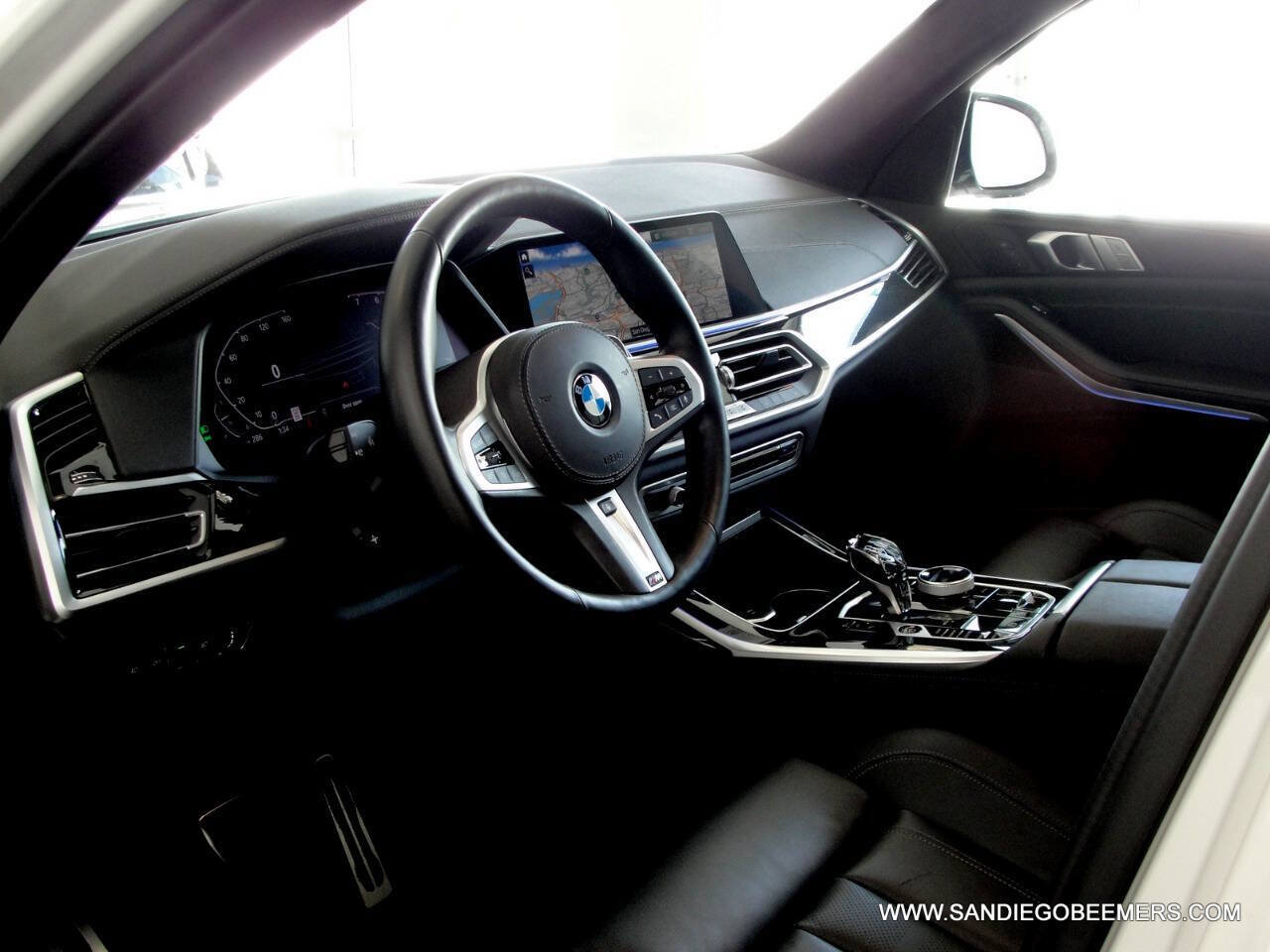 Used 2022 BMW X7 xDrive40i w/ M Sport Package AWD/4WD image 25