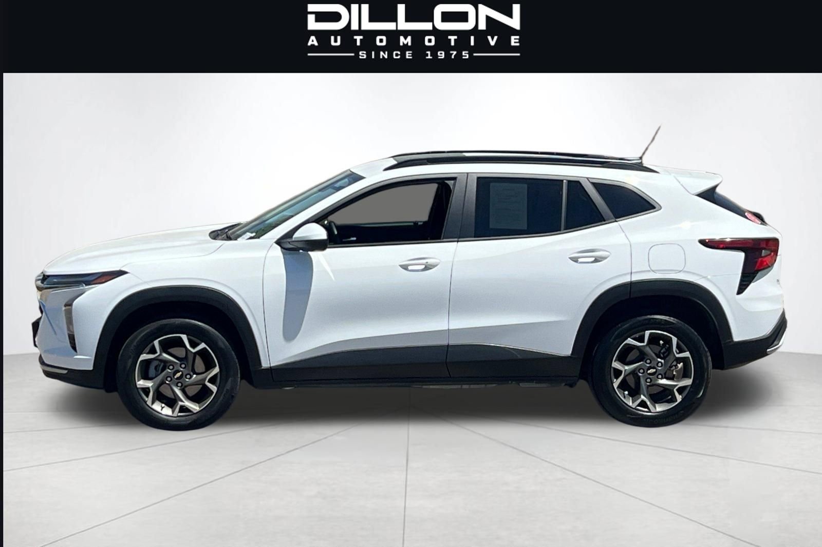 Used 2025 Chevrolet Trax LT w/ Sunroof Package FWD image 7