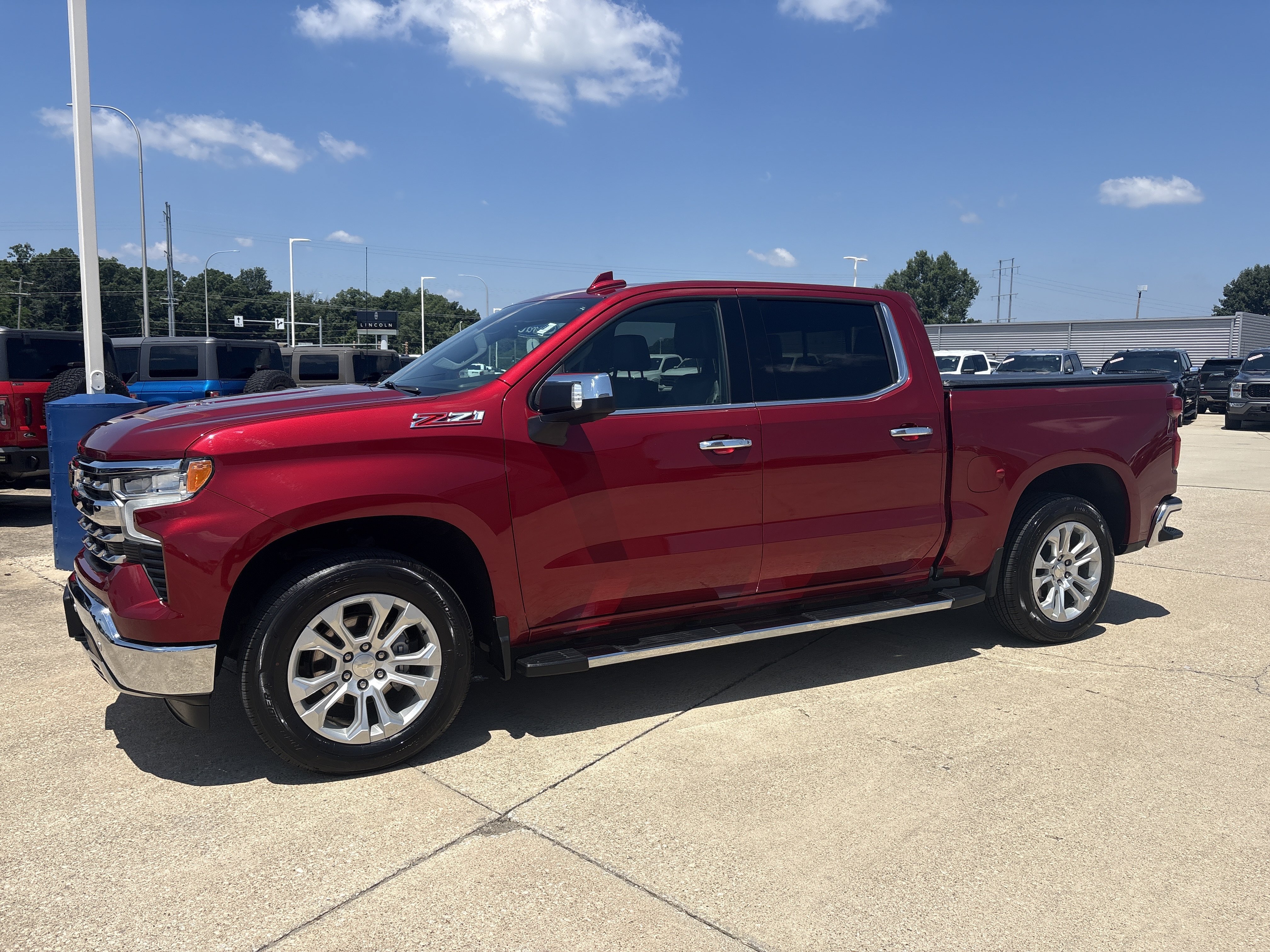 Used 2022 Chevrolet Silverado 1500 LTZ w/ LTZ Premium Package AWD/4WD image 3