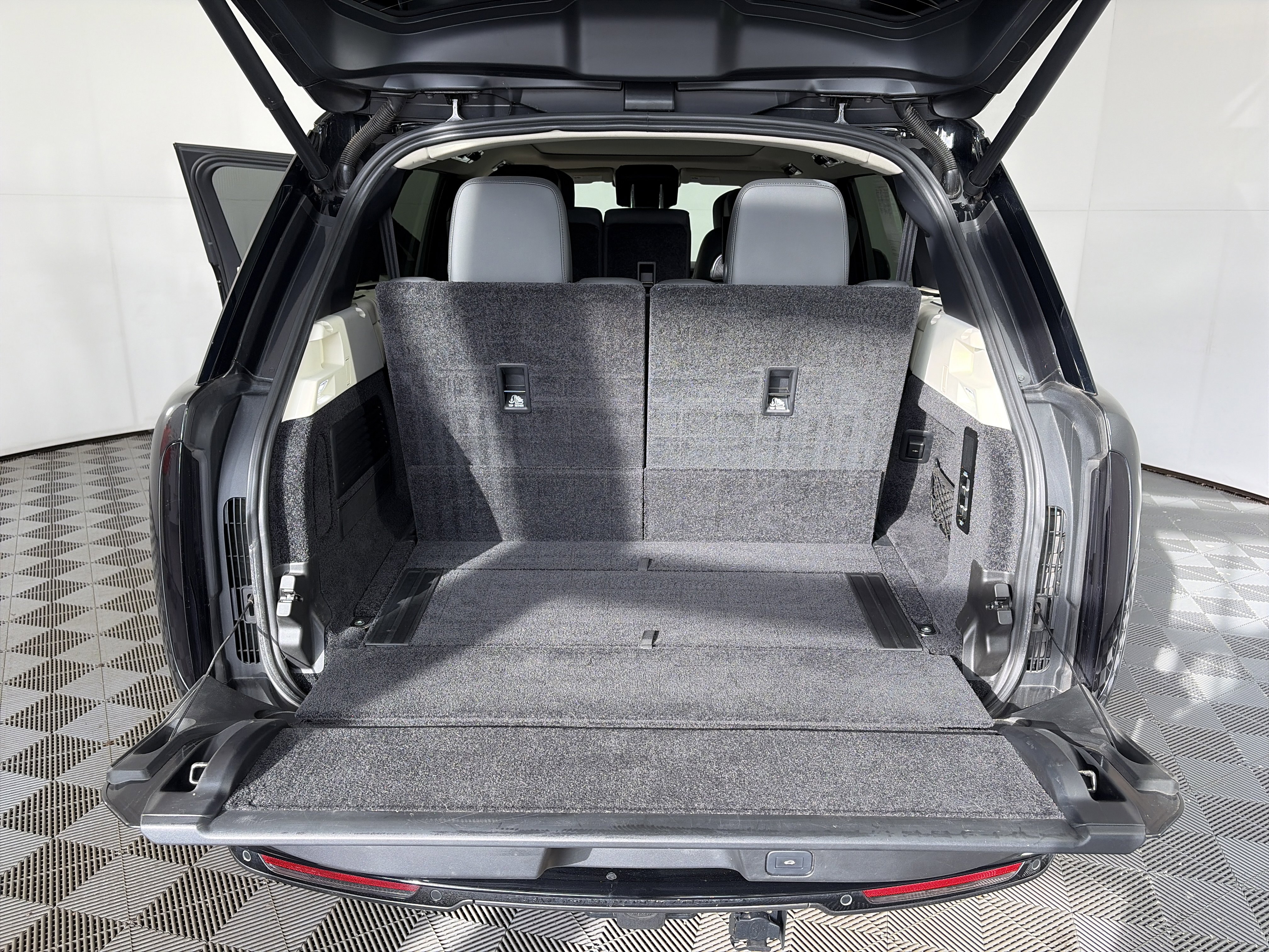 Used 2024 Land Rover Range Rover Long Wheelbase Autobiography image 15