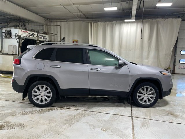 Used 2018 Jeep Cherokee Limited image 9