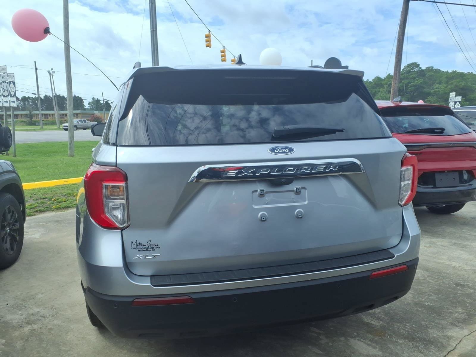 Used 2024 Ford Explorer XLT RWD image 3