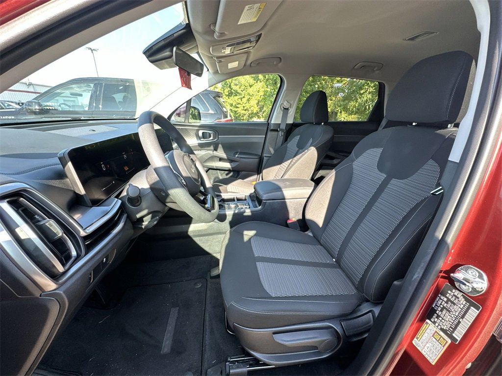 Used 2025 Kia Sorento LX image 11
