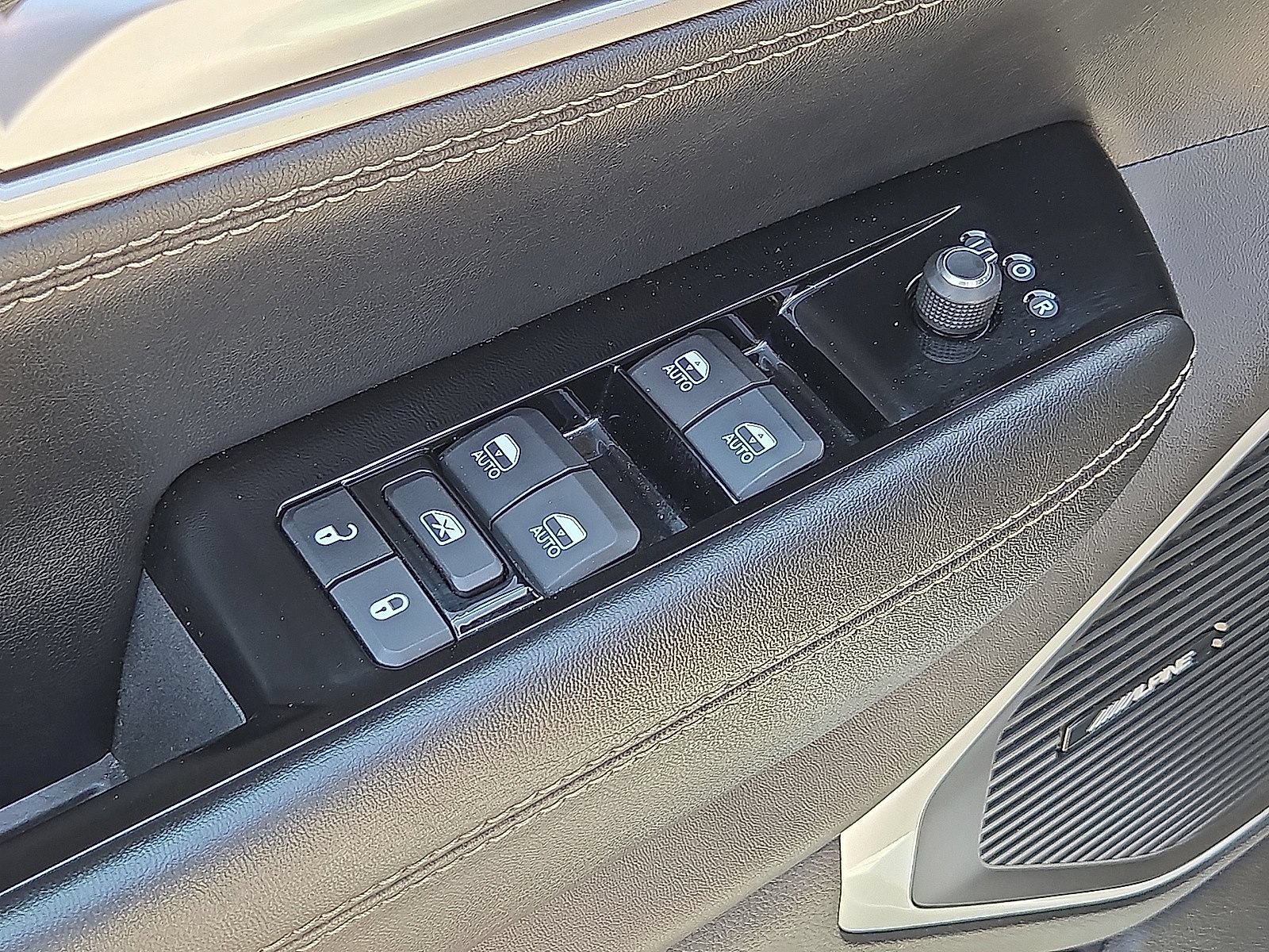 Used 2024 Jeep Wagoneer Series II w/ Flexible Seating Group RWD image 21