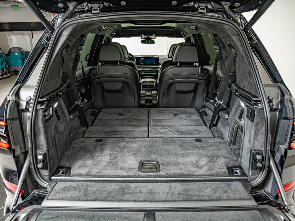 Used 2025 BMW X7 xDrive40i w/ M Sport Package AWD/4WD image 36